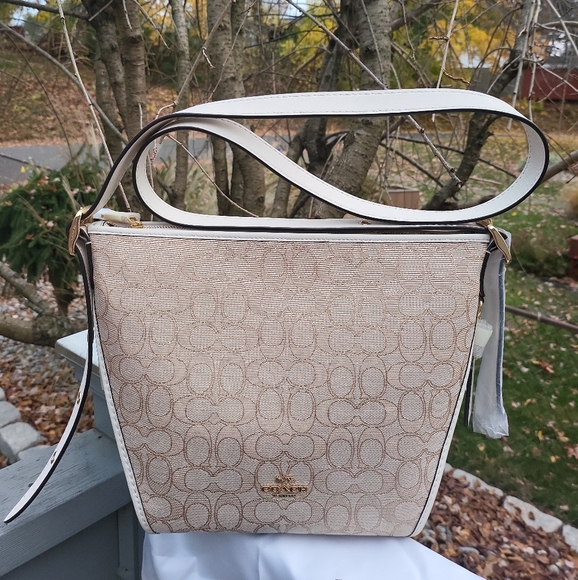 🔥SOLD🔥🆕🌺COACH🌺 Ladies Small Signature Jacquard Canvas Shoulder Bag - Picture 2 of 16